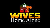 Une femme au foyer ennuyée se retrouve seule à la maison