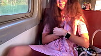 Девушка 18 лет показала трусики в поезде и дрочила член незнакомцу на публике