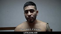Kinky Muscular Guy (Licho) Ansioso por se divertir, mas precisa de algum dinheiro pelo serviço - Latin Leche