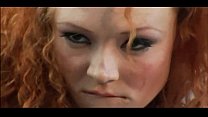 Redhead Audrey Anal in Strümpfen und Strapsgürtel