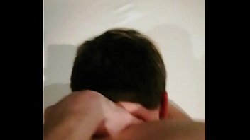 Jovencito holandés se folla a un jovencito regordete en la habitación del hotel por primera vez amateur casero