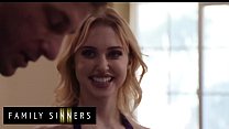 Hermosa (Chloe Cherry) se burla del hombre para que le folle el coño mojado - Family Sinners