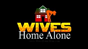 Ébène femme se masturber à la maison seul