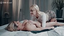 Kenna James está fazendo sexo lésbico com uma MILF Cory Chase