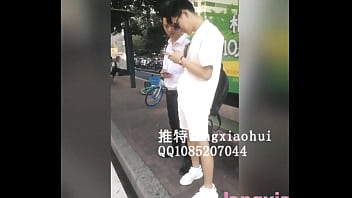 Lang Xiaohui先生はバス停で労働者をつなぎ、別のShaoLing-1と交尾するために彼らをホテルに引き戻します。
