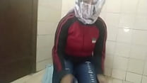 Arabian Muslim العربية الجنس أمي masturbiert spritzende Muschi auf Live-Webcam anstatt zu beten "