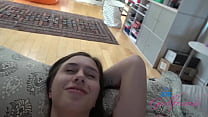 Amateur Mädchen von nebenan saugt an Schwanz :) gefilmt POV - Kortney Rae