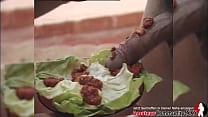 Cadela suja gosta de salada de molho de porra depois de Anal! Comunidade Amadora.xxx