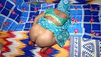 El culo gordo de Radhika Bhabhi y el coño caliente follando dolorosamente