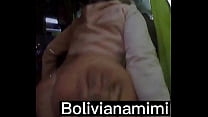 Alguien quiere viajar conmigo en bus?... prometo portarme bien Cogiendo en el bus... ven a ver el video completo en bolivianamimi.tv