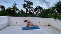 Nackt-Yoga in Tulum