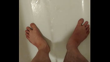 pissing and cumming in the tub