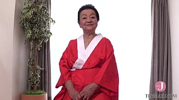 Quando Yuko Ogasawara, uma viúva de 81 anos, é uma avó alegre e enérgica que dá uma massagem a um jovem, ela mostra suas antigas habilidades de deixá-lo impaciente. - Introdução