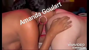 Amanda Goulart scopa calda con una coppia