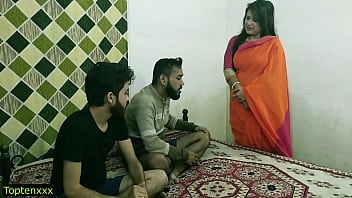 بھارتی گرم، شہوت انگیز xxx threesome جنسی! ملکن آنٹی اور دو جوان لڑکوں کا گرم سیکس! واضح ہندی آڈیو