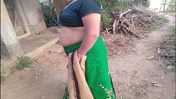 Bhabhi em sari verde fode debaixo de uma árvore no campo XXX Bhabhi Sex