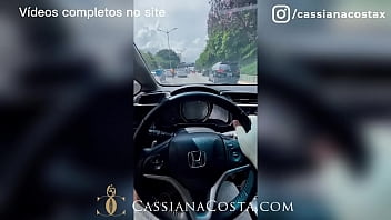 Cassiana Costa se masturbando dentro do carro a caminho de encontrar seu amigo - www.cassianacosta.com