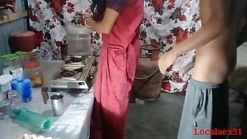 Desi Bhabhi sesso in cucina con il marito (Video ufficiale di Localsex31)