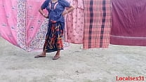 Bengalische Desi-Dorf-Ehefrau und ihr Freund ficken im Dogystyle im Freien (Offizielles Video von Localsex31)