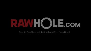 RAWHOLE Hübsche Latino-Barebacks, frecher schwuler Hintern