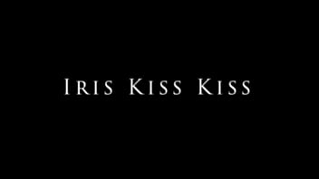 AULA DE PIANO COM OS PAIS NA SALA AO LADO IRIS KISS KISS