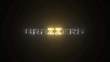 Colándose en la ducha - Lauren Pixie / Brazzers / corriente completa de www.brazzers.promo/into