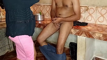 Maid disse senhor, primeiro para cozinhar a comida e depois foder bem - Porn in Hindi Voice