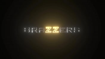 Blindfold On, Ass Up - Armani Black / Brazzers / transmisión completa de www.brazzers.promo/ass