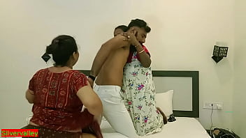 ama de casa india bengalí y su hermana caliente trío amateur sexo! Con audio sucio