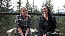 Ersties: Hot Canadian Girls filmano il loro primo video di sesso lesbico