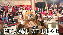 DANCING BEAR - Bienvenido a la mundialmente famosa House Of Bear (La ropa es opcional)