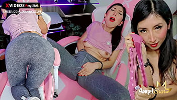 Sexy And Horny Gamer Of Youtube Gets An Amazing Squirting Orgasm - Pissing Leggins - Solange Sun