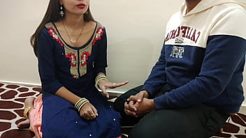 La calda sorellastra insegna il sesso al fratellastro in audio hindi