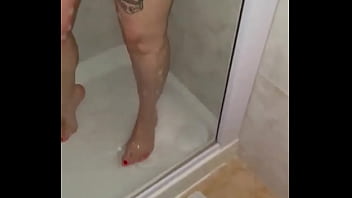 Mi masturbo in doccia
