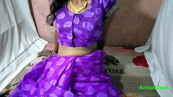 Vídeo de sexo indiano Anita bhabhi fodendo em saree Desi