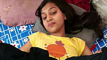 Индийский паренек сосет киску сводной сестры молодой женщины, не может удержаться от спермы в рот