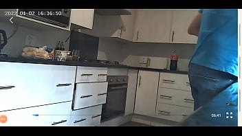 Spycam: ho sorpreso mia moglie a scopare con il fattorino