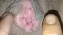 Le sperme remplit son clitoris, lui écartant la chatte, la call-girl lui frotte le clitoris avec sa bite avant de lui fourrer sa bite dans le clitoris jusqu'à ce qu'il y ait beaucoup de sperme, la bite est extrêmement excit&e