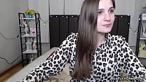 Una ragazza ucraina dalle tette piccole si spoglia in webcam