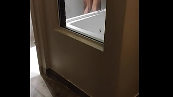私の夫は私の恋人とシャワーを浴びて行動してくれました。