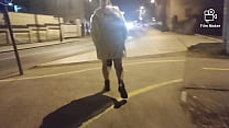 Ариэла Райдер гуляет с анальной пробкой по улице