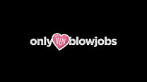 OnlyTeenBlowjobs - Une petite blonde asiatique a besoin de ma bite dans la bouche