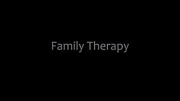 Сводная сестра-нудистка делает тебе лечебный массаж - Цветок индики - Семейная терапия - Алекс Адамс