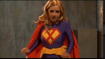 Cosplay de supergirl heroína