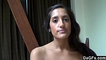 Dagfs sexy latina recibe su primer facial en un casting